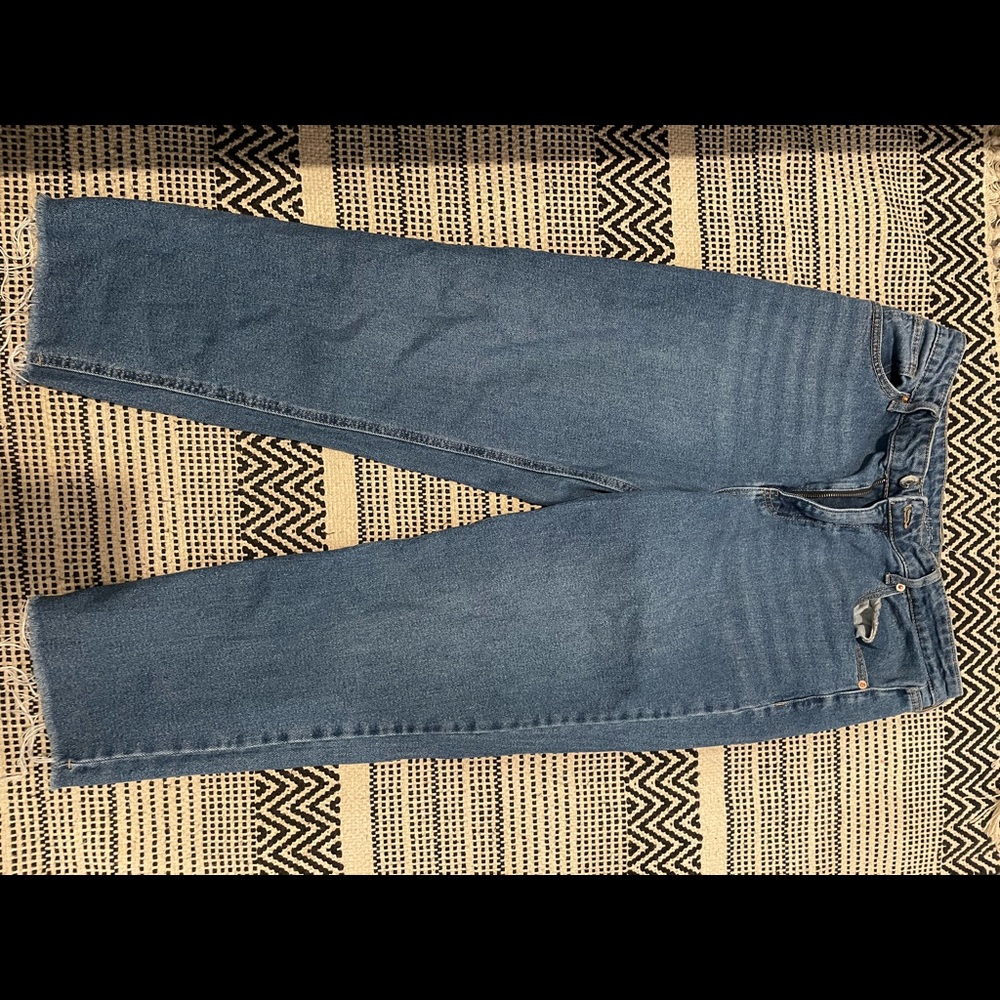 Light washed cropped jeans